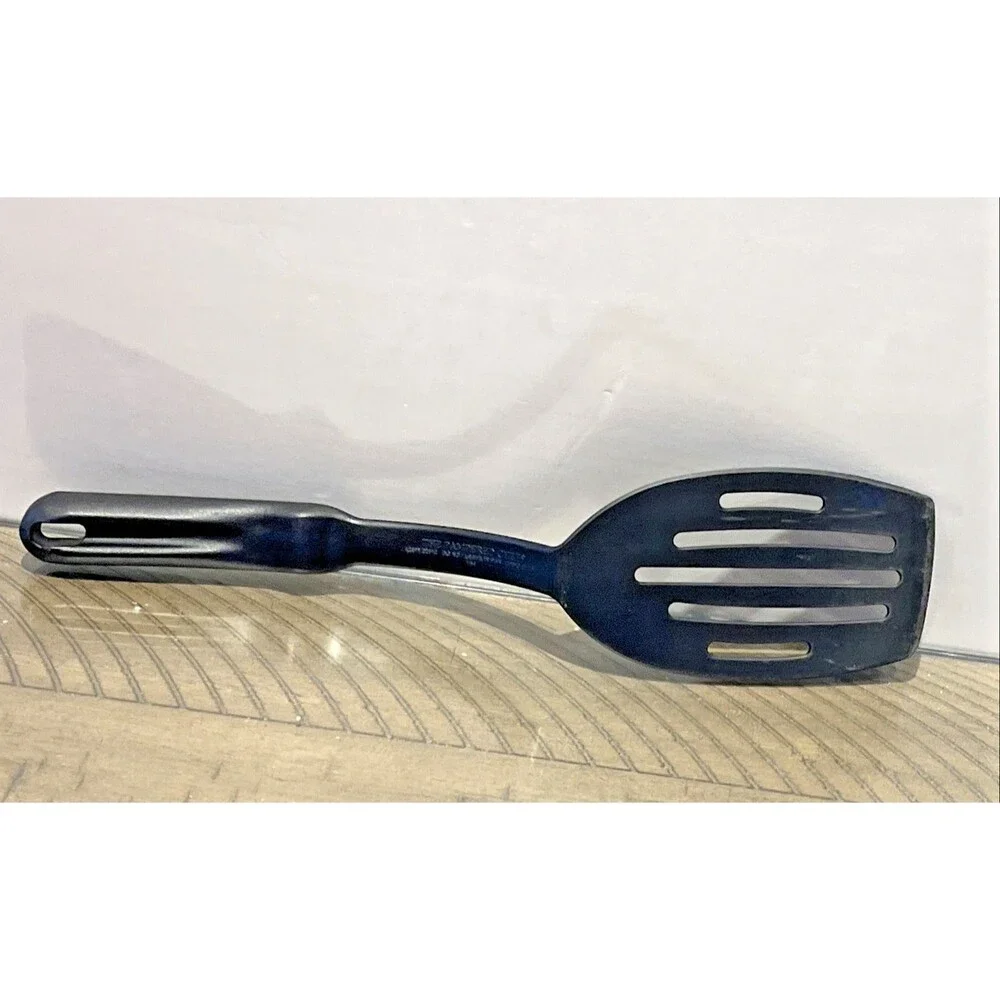 Pampered Chef Black Nylon Slotted Spatula Flipper Turner Heat Resistant USA 2351